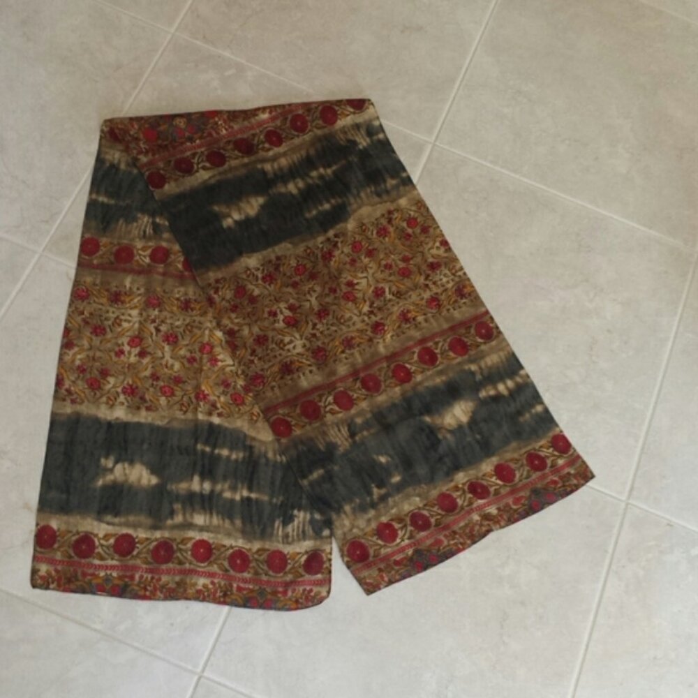 Beautiful Scarf - Picture 2 of 7